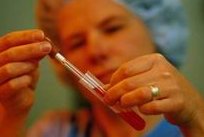 染色体异常不孕能在上海市第一妇婴保健院做三代试管怀孩子吗？男人染色体有问题能做试管吗？